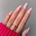 Amandelvormige roze gradiënt plaknagels met madeliefjespatroon en gouden minimalistische ringen - Roze Margriet Franse Stijl (JP1481)