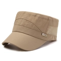 Khaki heren flatcap met ademende mesh panelen en een metalen logo aan de zijkant van de pet - Khaki