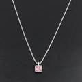Collier en maille torsadée argentée avec un pendentif carré serti d'un zircon rose - Acier Rose