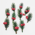 Set di 10 rami di pino artificiali con bacche rosse per ghirlande natalizie fai-da-te - Foglia di Pino 6cm 2 Bacche Rosse