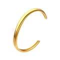 Polierter goldener gedrehter Armreif mit Sterndesign für Damen im minimalistischen Stil - Glatte Oberfläche