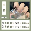 Saliegroene plaknagels met koeienprint en goudfolie in een korte ronde vorm - Ice Lime Stijl (R549)