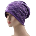 Détail du bonnet en tricot violet avec motifs de vagues en strass brillants sur tissu doux - Style Tricoté Violet (05)