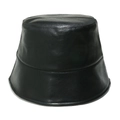 Primer plano de la textura de cuero PU negro liso y costuras finas en el sombrero de cubo - M (56-58cm) / Negro