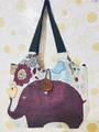 Ethno-Stofftasche in Beige mit lila Elefantenstickerei und großem Holzknopf - Stil 25-Beige Dunkelvioletter Elefant