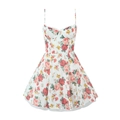 Détail d'une robe d'été fleurie blanche à roses rouges, décolleté cœur et fines bretelles - S / Arc-en-ciel
