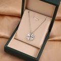 Collier trèfle à quatre feuilles en acier titane dans un écrin cadeau vert foncé - 8839-argent