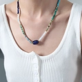Collana di perline bohémien con gemma ovale blu e dettagli in acciaio placcato oro - Collana di Agata Blu / 45+5cm