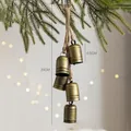 Campanacci retrò in ferro su corda di canapa per decorazioni natalizie rustiche, 39 cm - Campana Piccola Vintage Ciano-Oro [Stile 5 Campanelli]