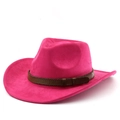 Rozerode western cowboyvilthoed met bruine leren band op een witte achtergrond - M (56-58cm) / Rozerood