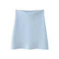 Vista dettagliata della trama della minigonna in maglia celeste e del tessuto a maglia - Taglia S / Pantaloni e gonne / Blu