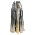 Vue détaillée d'une jupe longue plissée métallisée à taille haute avec texture fluide - Taille unique / Jupe Longue Argent Seule
