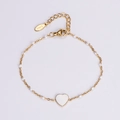 Detail of 18k gold plated stainless steel heart bracelet with white beads and lobster clasp - White