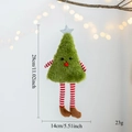 Dettaglio di un addobbo per albero di Natale in peluche con dimensioni 28x14cm e texture - Albero di Natale con Gambe Lunghe