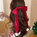 Barrette nœud de Noël en velours rouge avec pompons sur cheveux bouclés - No.27 Chouchou Nœud Velours Rouge
