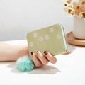 Mini sac en peluche vert menthe avec broderie marguerite et pompon doux sur la fermeture - Vert