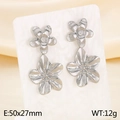 Pendientes de pétalos en acero plateado texturizado con diseño floral de 50x27mm - Color Acero (KE114498-KFC)