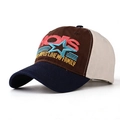 Dettaglio del tessuto in cotone e del ricamo Paris sul cappellino da baseball - Regolabile / caffè