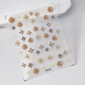 Stickers ongles autocollants DP-272 avec motifs trèfles blancs et étoiles dorées - Style de Relief Trèfle et Étoile (DP-272)