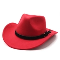 Détail du chapeau de cowboy rouge en laine avec bande en cuir noir et boucle en métal - M (56-58cm) / Rouge