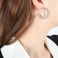 Orecchini a cerchio a forma di C intrecciata in argento lucido stile vintage - Color Acciaio
