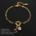 Elegante gouden roestvrijstalen armband met letter A hanger en roze kristalsteen - Letter R