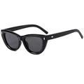 Occhiali da sole cat eye neri da donna con eleganti rivetti argentati sulla montatura - Montatura Nera Lenti Grigie