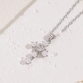Collana a croce con perle bianche e zircone centrale su catena argentata - Croce Perla Argento (Placcato Oro Bianco)