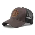Dunkelbraune Trucker-Kappe aus Wildleder mit Mesh-Rückseite und Vintage-Abzeichen - Verstellbar / Grau