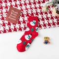 Calze natalizie rosse con motivi di pupazzo di neve bianco e albero verde festivo - Stile di base / Rosso