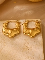 Chic golden U-shaped stainless steel earrings with premium hammered metal texture - 18K Gold Wavy Edge (0465)