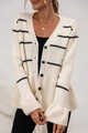 Cremefarbene Strickjacke mit schwarzen Querstreifen und gerüschtem Schößchensaum - S / Cremeweiß Gestreift
