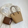 Stroh-Stoffbeutel-Set mit braunen Ledergriffen und passender Innentasche für Strand-Stil - 2-teiliges Set (Tote + Innentasche) / Karamell