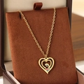 Collier cœur doré avec pendentif mère et enfant et détails en émail coloré pour femme - Style glaçure colorée étreinte mère et enfant cœur (KN292742-Z)