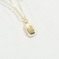 Collana minimalista dorata con ciondolo a goccia in smalto bianco e cristallo - Geometrico a Goccia (Ovale)