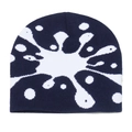 Detail of the high-quality dark blue knitted beanie featuring a white ink splash pattern - M (56-58cm) / Navy Blue
