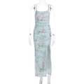 Dettaglio dell'abito floreale drappeggiato con spacco alto e tessuto mesh azzurro - S / Floreale Blu Chiaro