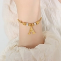 Elegante vergulde schakelarmband met een met strassteentjes bezette letter A hanger - Gouden Armband - Letter A