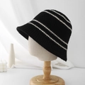 Sombrero de pescador de punto negro con rayas blancas en cabeza de maniquí - Negro con rayas beige