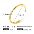 Gold-plated C-shaped stainless steel bracelet with white pearls and 18K gold finish - Multi-Pearl Irregular Style (NB-B6216-2) / Gold