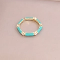Anello d'oro stile bambù con smalto verde acqua e zirconi su velluto rosa morbido - Aperto Regolabile / Verde