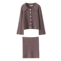 Gedetailleerde flat lay van een vintage bruin gebreid vest en bijpassende mini-rok set - Eén maat / Khaki (Cardigan En Rok)