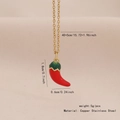 Gouden ketting met rode chili peper hanger inclusief details over de afmetingen - Pepertje
