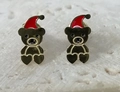 Boucles d'oreilles ours de Noël avec bonnet rouge et finition acier doré 14 carats - Ours Noir avec Chapeau Rouge