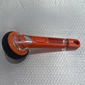 Brosse de cuisine à long manche orange et tête d'éponge noire pour nettoyer les pots - Brosse PET Orange avec Distributeur