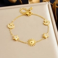 Gouden armband met hemelse bedeltjes van zon, maan en sterren met sprankelende kristallen - Goud (B1941)