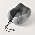 Cuscino da viaggio a U in memory foam grigio chiaro con rete nera e coulisse regolabile - Grigio
