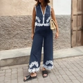 Ensemble bleu marine deux pièces avec broderie florale blanche, haut col V et pantalon large - S / Bleu Marine