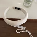Cerchietto imbottito bianco stile francese con etichetta fatta a mano su vassoio - Cerchietto Imbottito / Saglia Pelosa Bianca