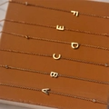 Collane con lettere A-F in argento S925 placcato oro con accenti in zirconia - Lettera C / Oro